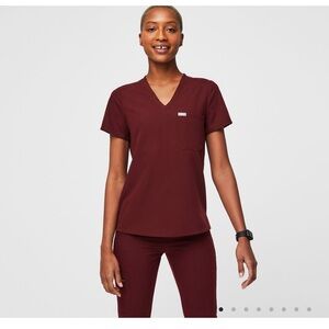 Figs Catarina one pocket top burgundy size small. New with tags.